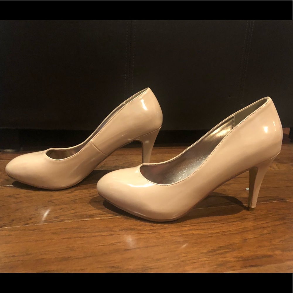 Madden Girl. NEVER WORN. Size 8.5.